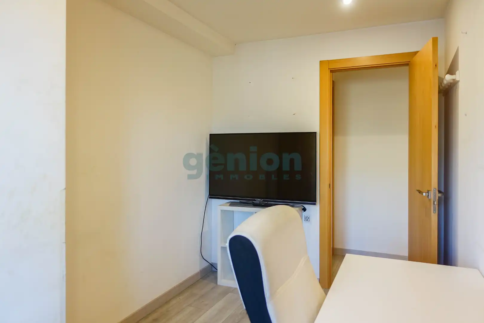 Bedroom of Flat for sale in Girona  with Air Conditioner and Heating