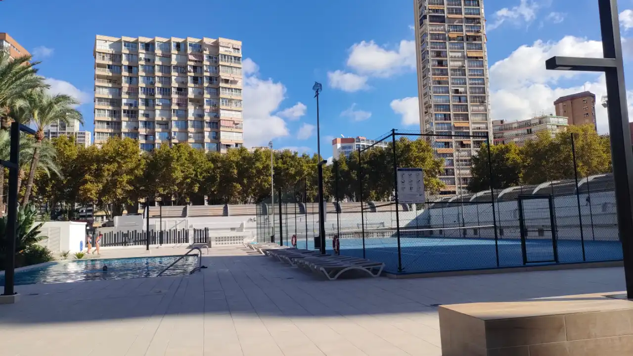 Piscina de Apartamento en venta en Benidorm con Aire acondicionado, Amueblado y Piscina comunitaria