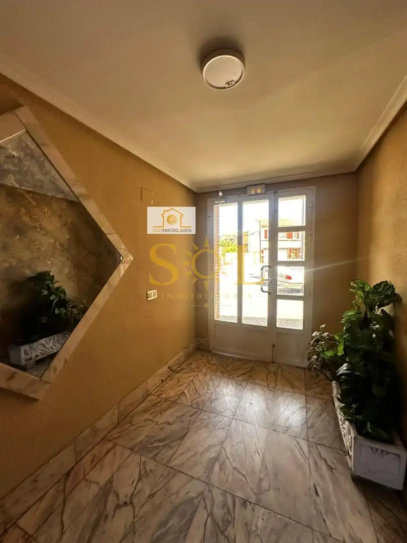 Apartament en venda en León Capital  amb Calefacció, Parquet i Moblat