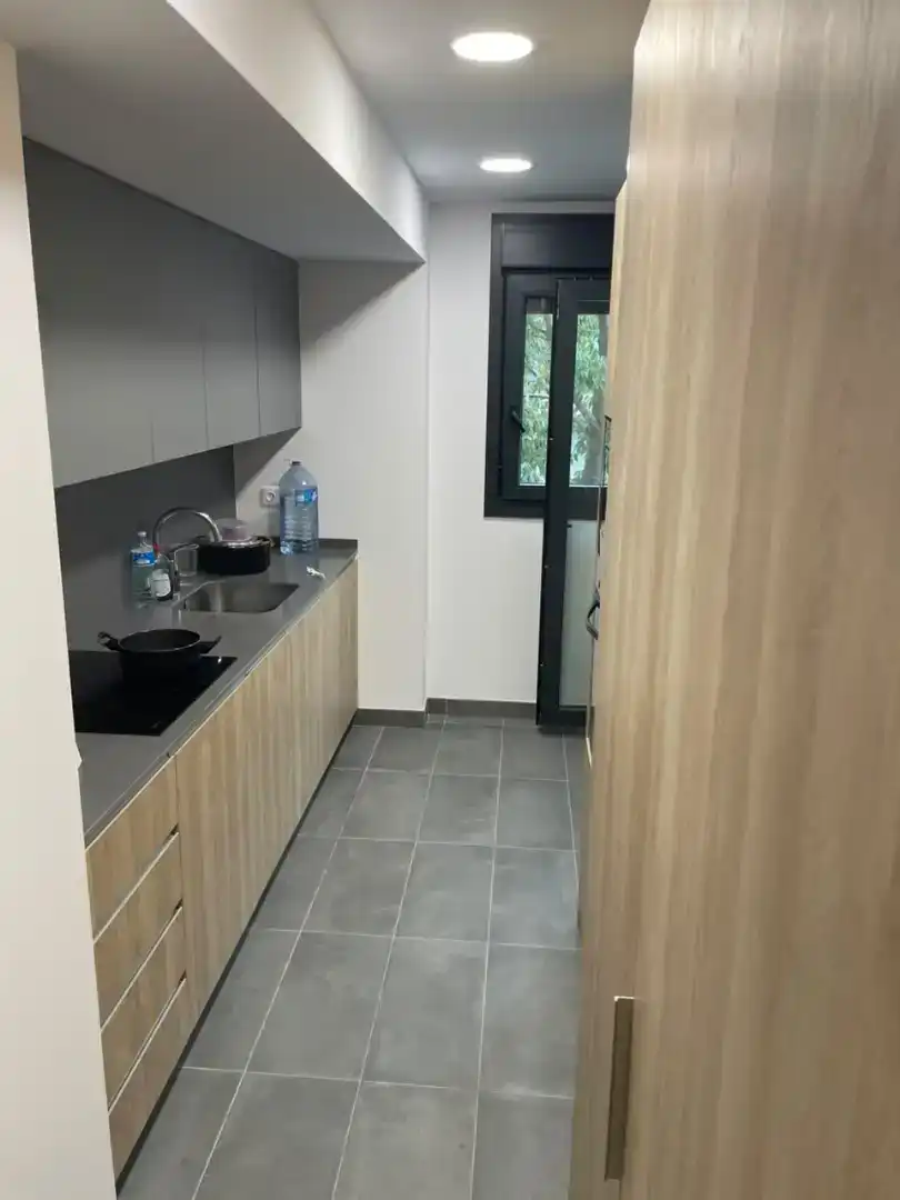 Cocina de Piso para compartir en Barberà del Vallès con Jardín privado, Parquet y Piscina