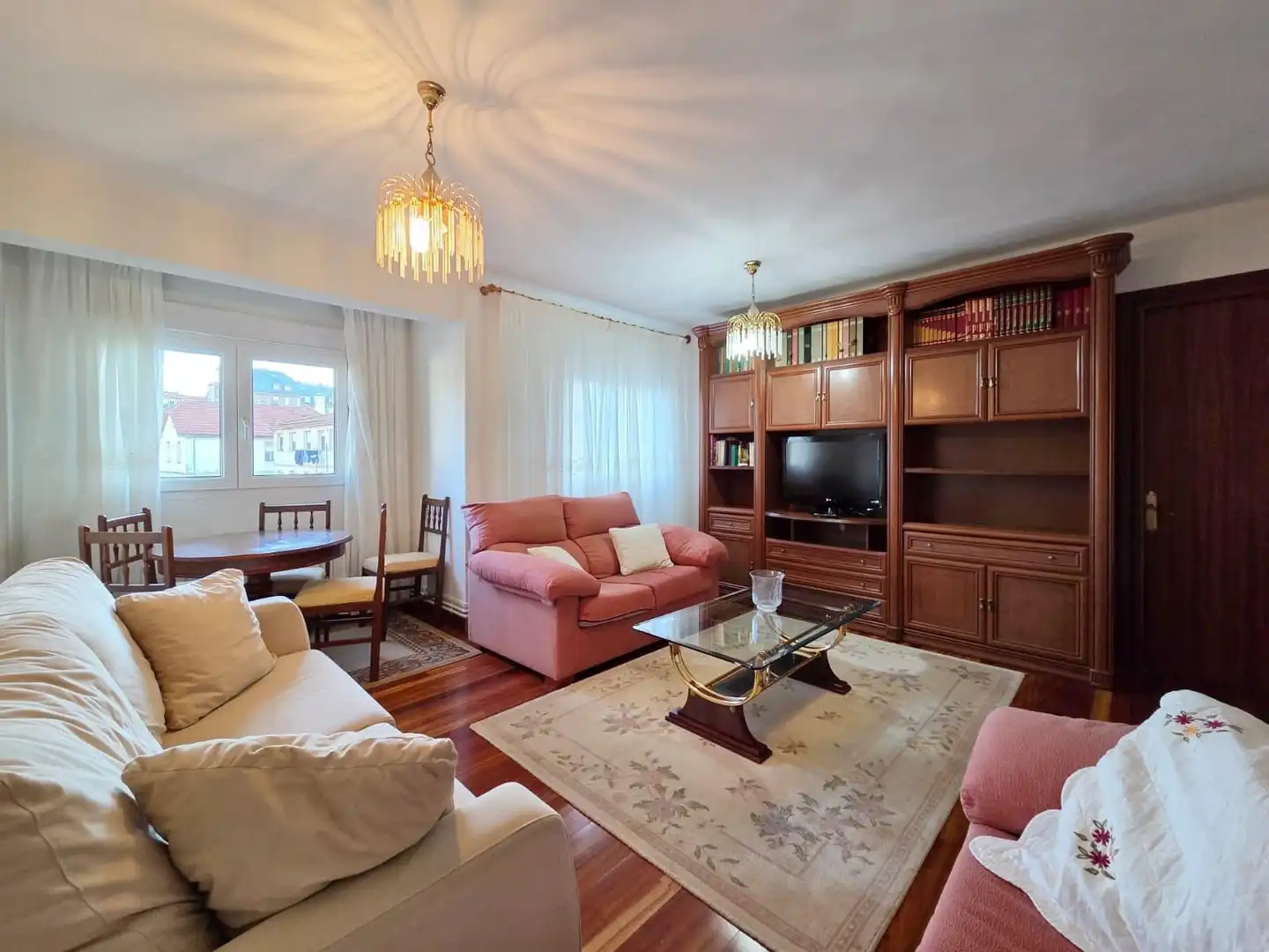 Sala d'estar de Pis de lloguer en Santander amb Calefacció, Parquet i Moblat
