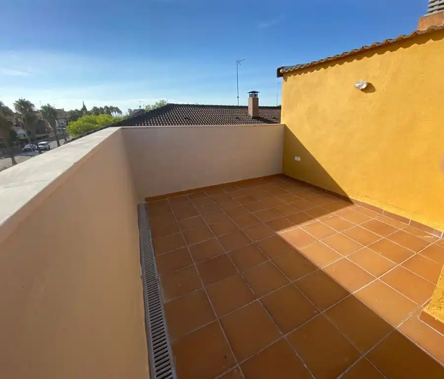 Terrassa de Casa o xalet en venda en Casarrubios del Monte amb Jardí privat, Piscina i Moblat