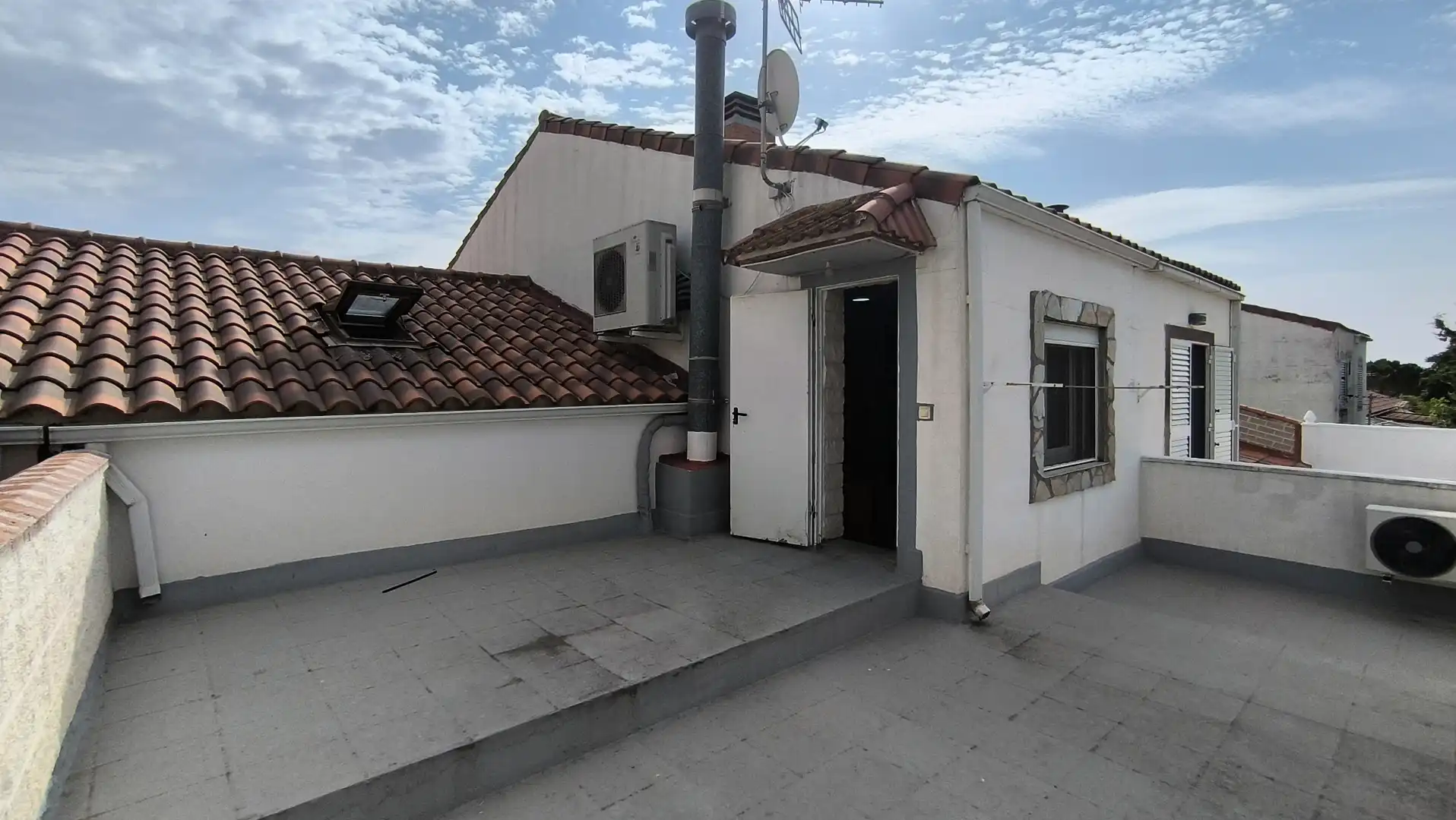 Vista exterior de Casa adosada en venda en Pinseque amb Aire condicionat, Calefacció i Jardí privat