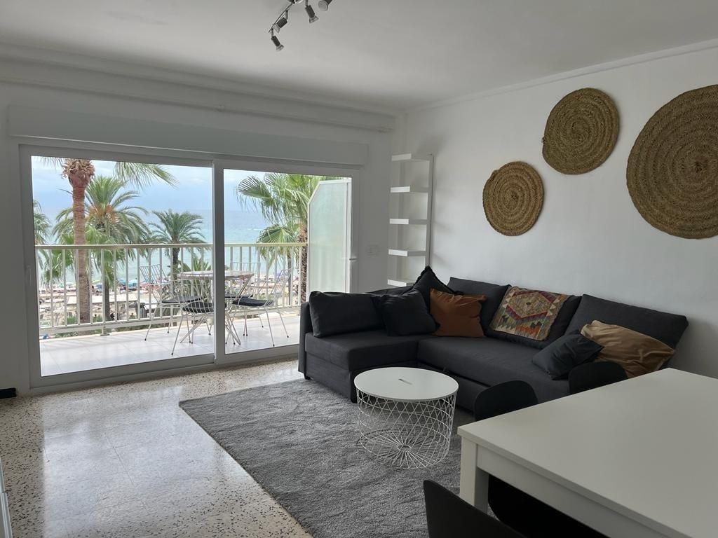 Sala de estar de Apartamento en venta en Salou con Terraza, Amueblado y Balcón