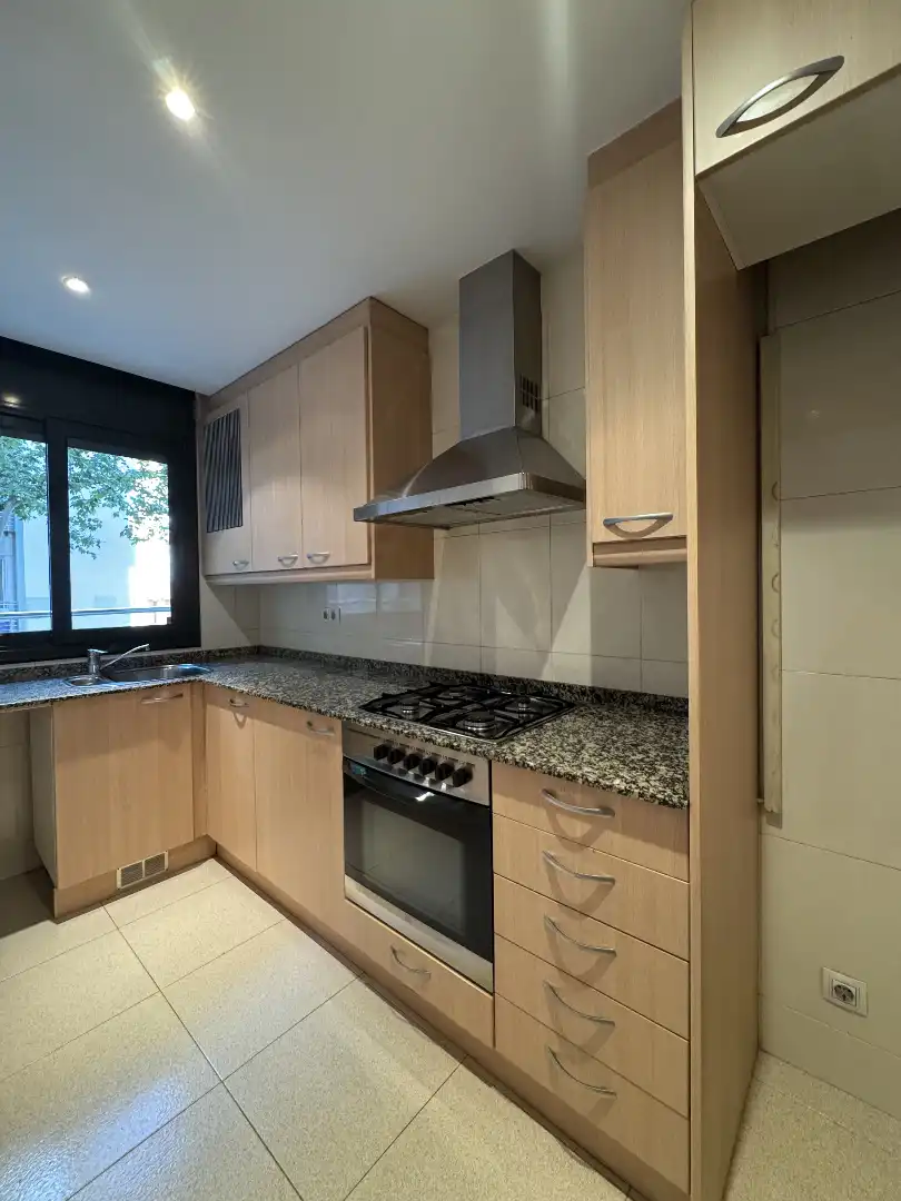 Cocina de Piso de alquiler en Sabadell con Calefacción y Balcón