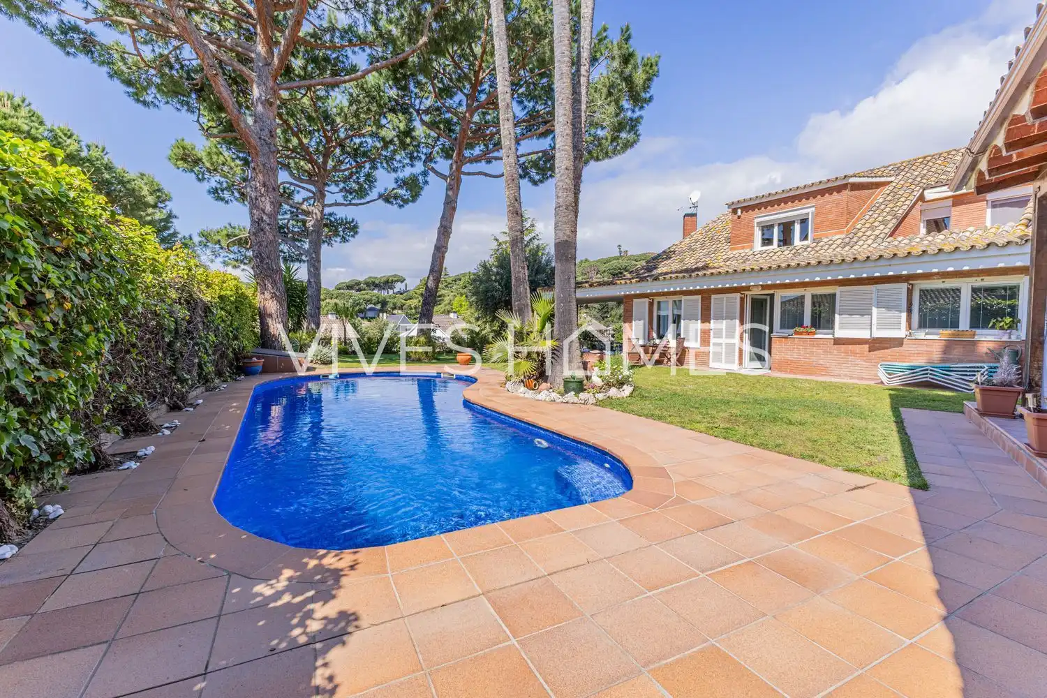 Exterior view of Houses for sale in Sant Vicenç de Montalt  with Air Conditioner, Heating and Private garden