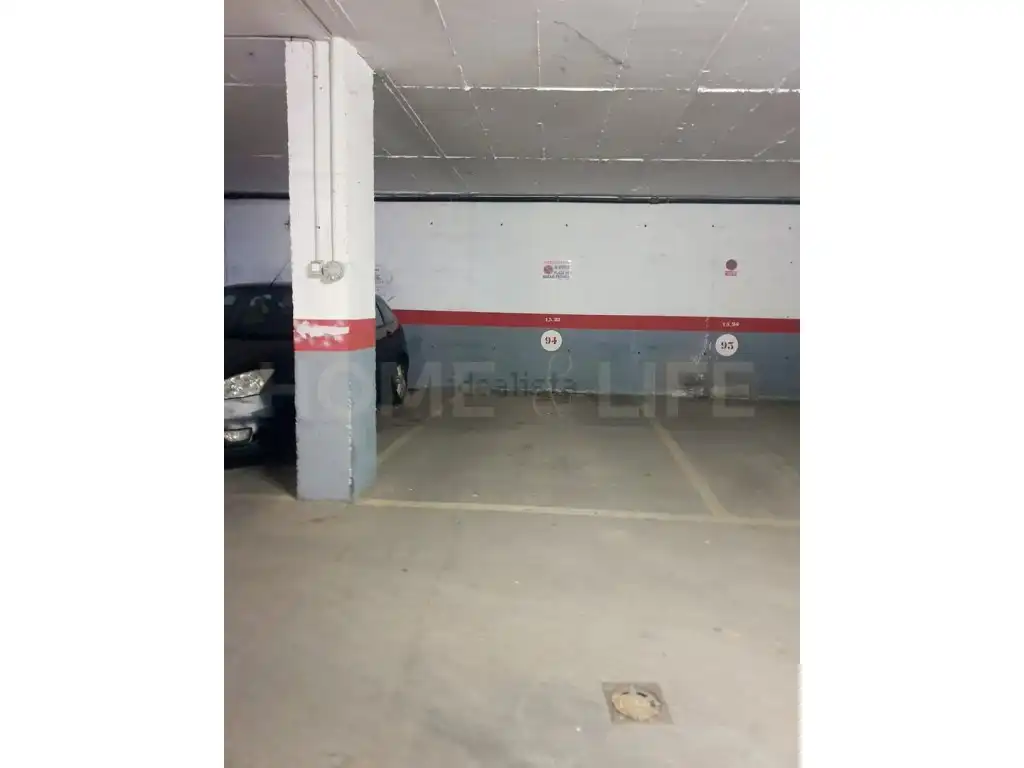 Parkplatz von Maisonette zum Verkauf in Benalmádena mit Klimaanlage, Privatgarten und Terrasse