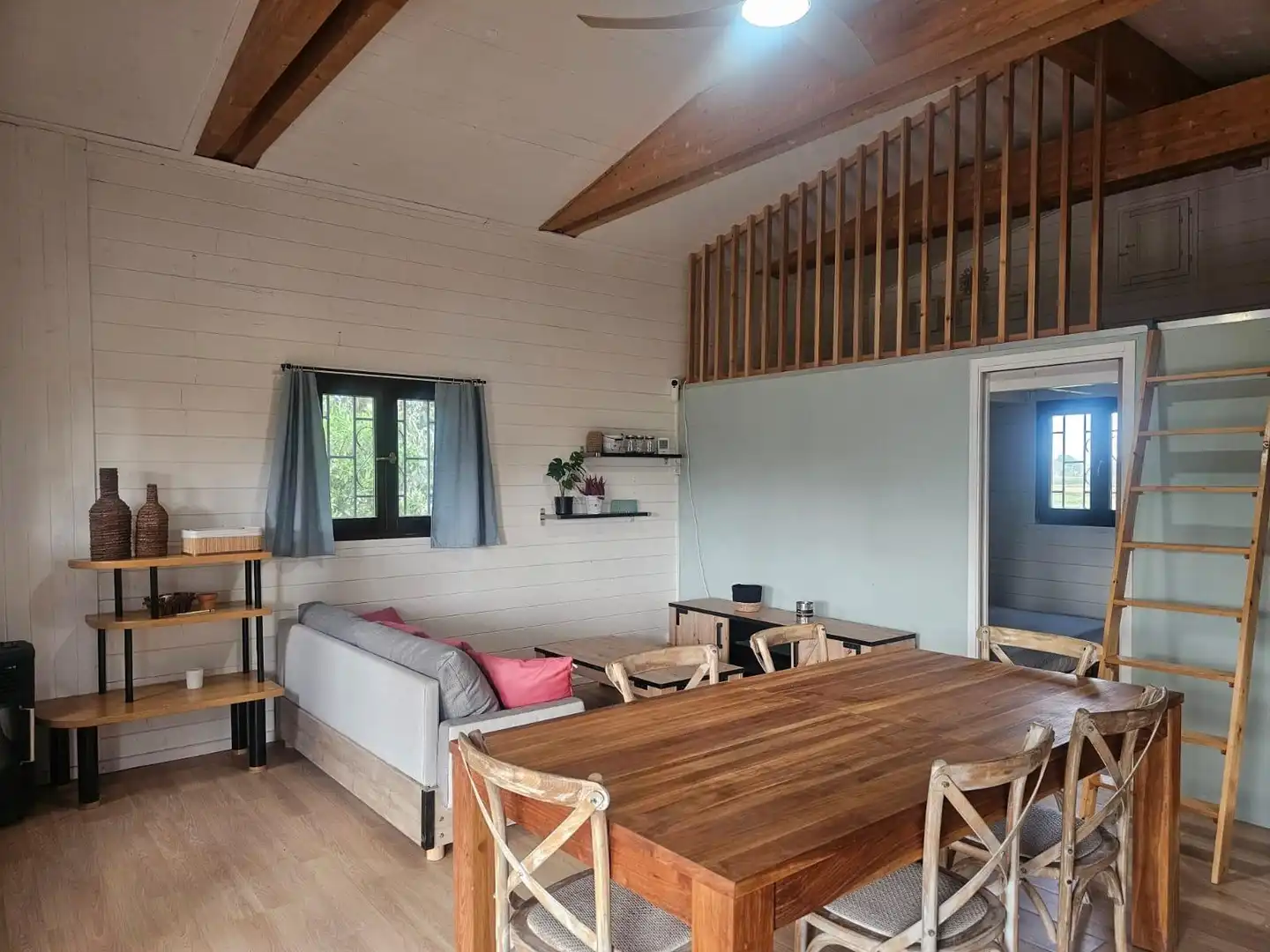 Sala d'estar de Finca rústica en venda en Amposta amb Jardí privat, Terrassa i Moblat