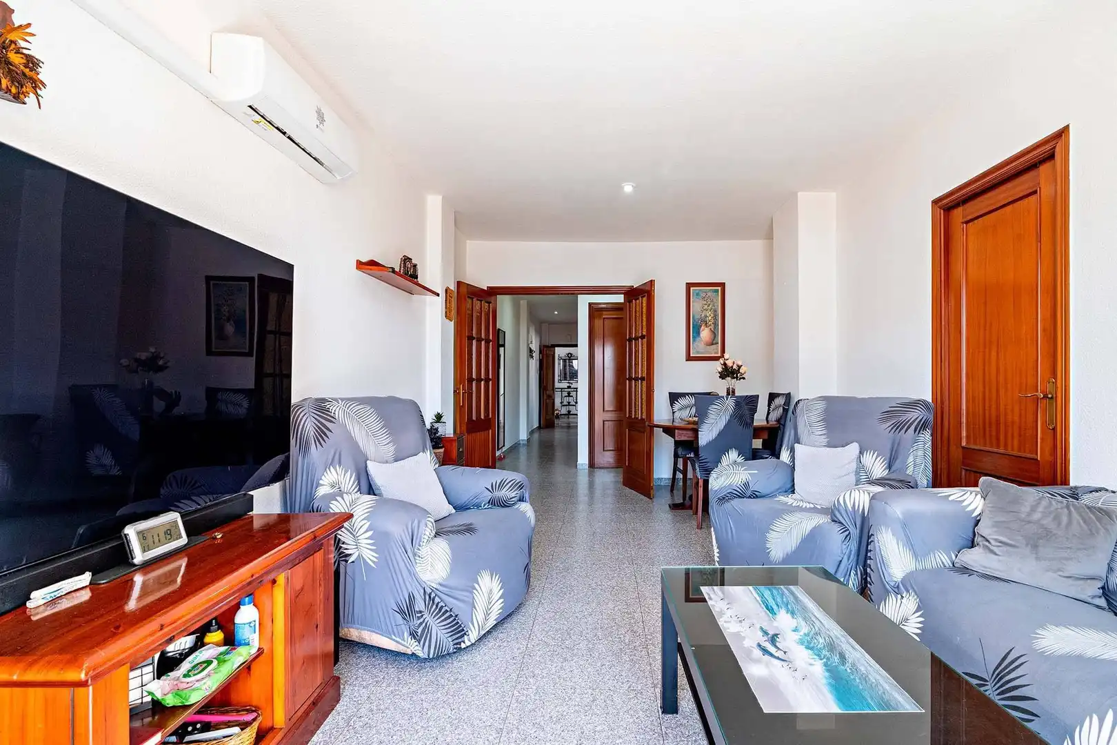 Sala d'estar de Pis en venda en Roquetas de Mar amb Aire condicionat, Terrassa i Moblat