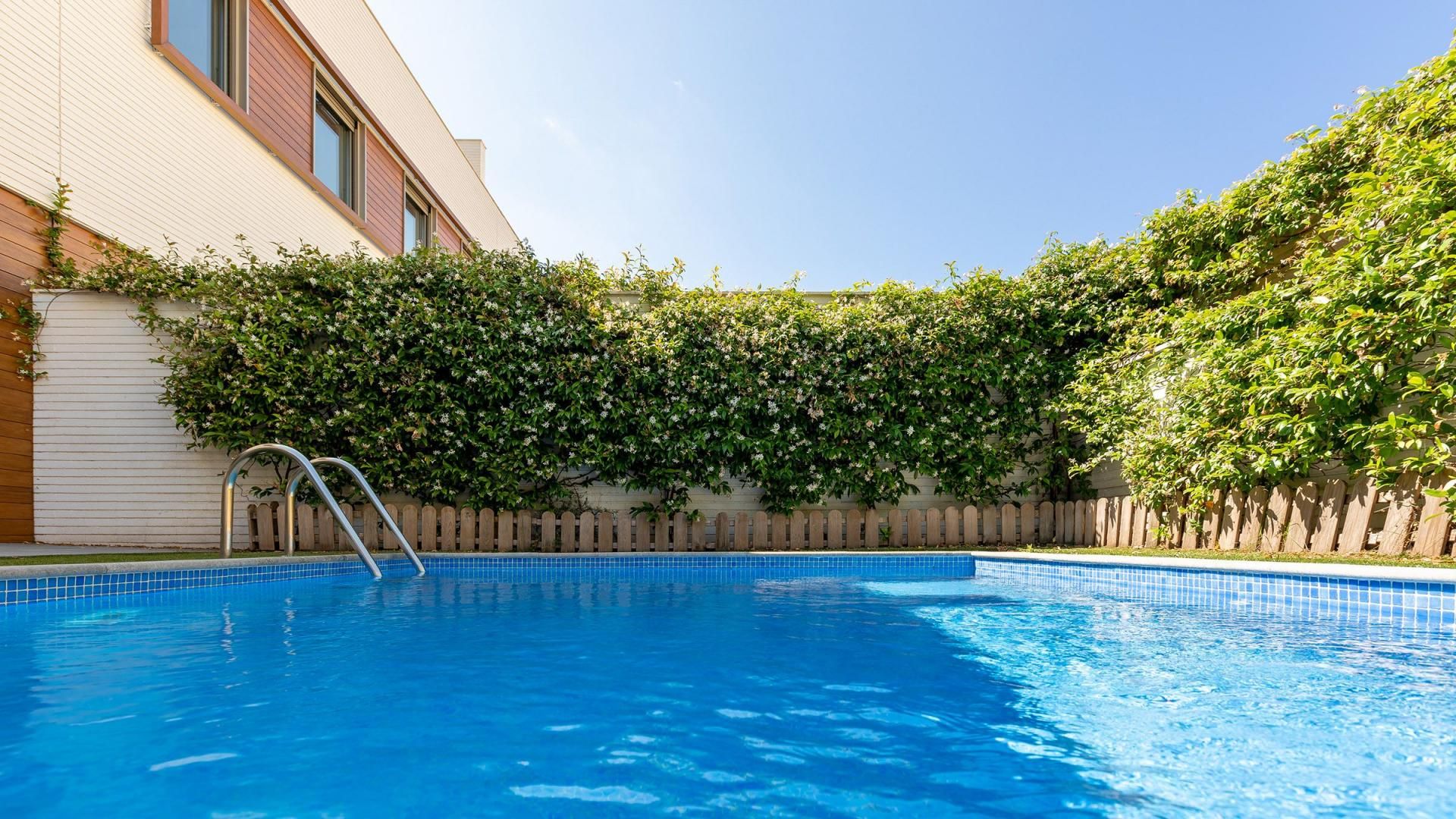 Piscina de Casa o xalet de lloguer en Sabadell amb Aire condicionat, Jardí privat i Parquet