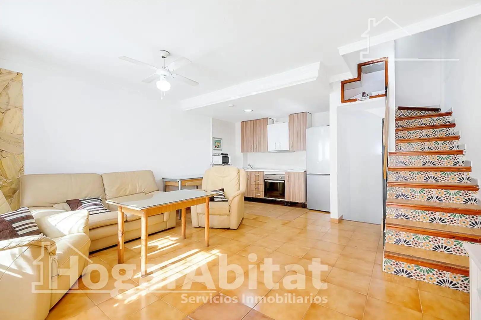 Sala d'estar de Casa adosada en venda en Torrevieja amb Aire condicionat, Calefacció i Jardí privat