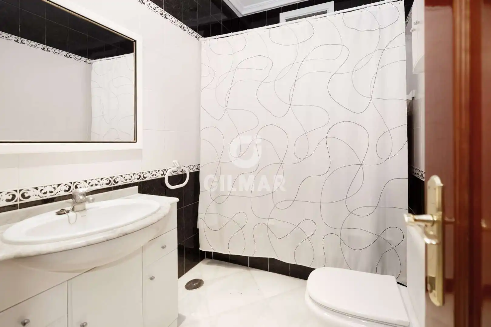 Bany de Casa o xalet en venda en Chiclana de la Frontera amb Calefacció, Jardí privat i Piscina
