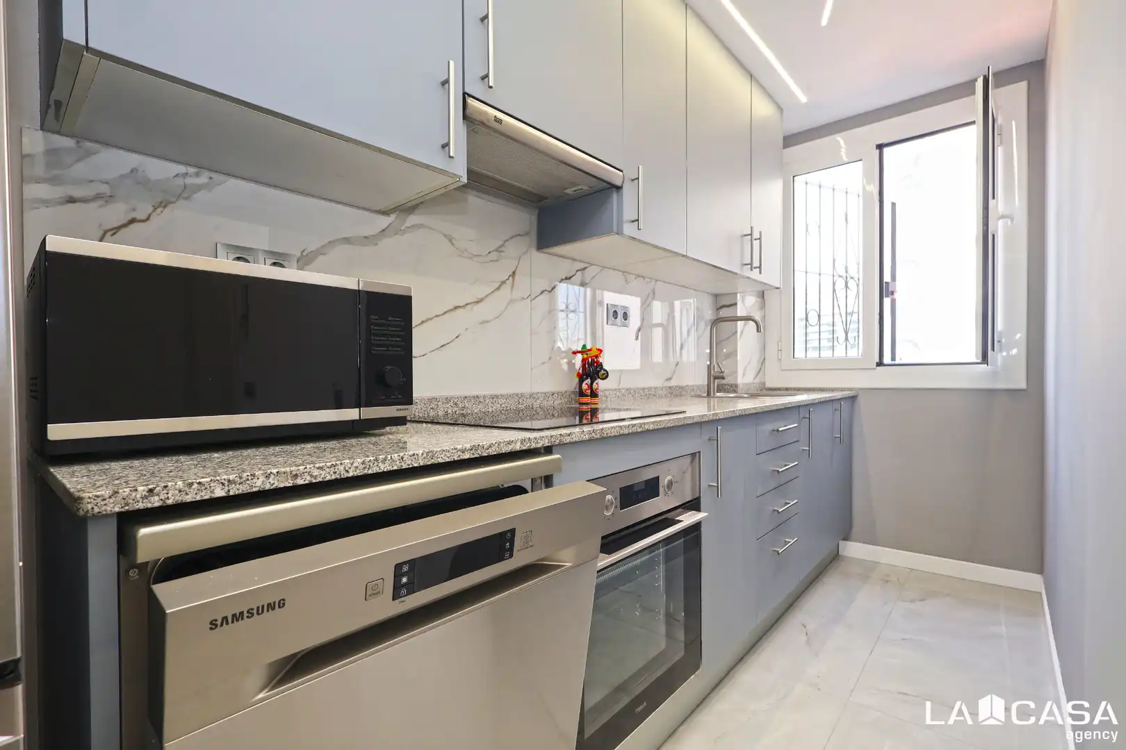 Kitchen of Attic for sale in Ciutat Vella