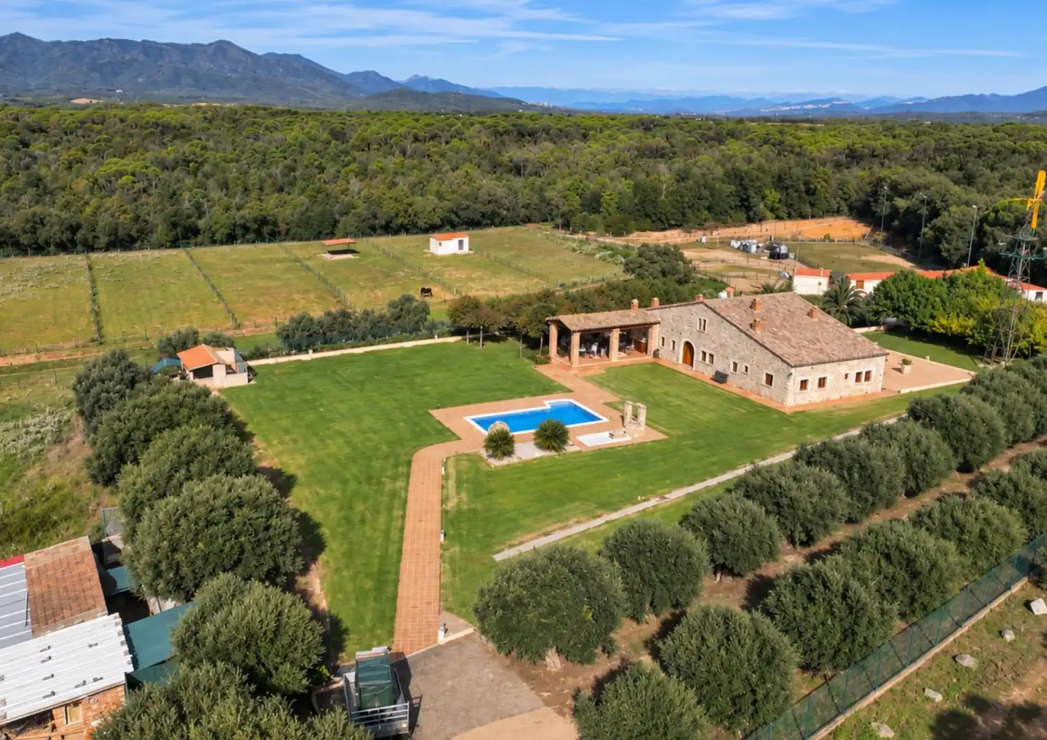 Jardí de Finca rústica en venda en Vilobí d'Onyar amb Jardí privat, Terrassa i Piscina