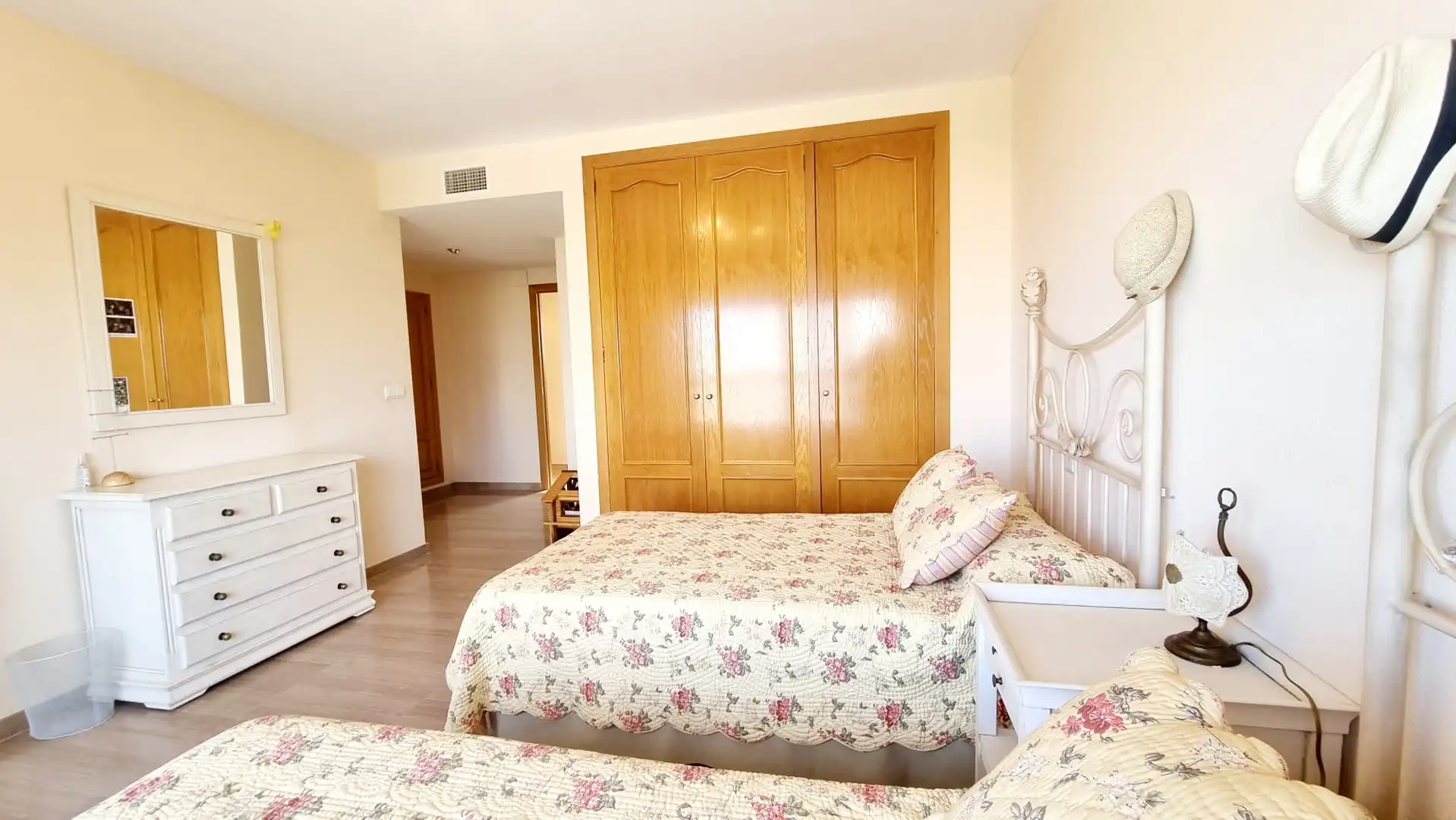 Habitación de Ático en venta en Benidorm con Aire acondicionado, Jardín privado y Terraza