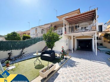 Semi-detached house with pool for sale in Los Balcones - Los Altos