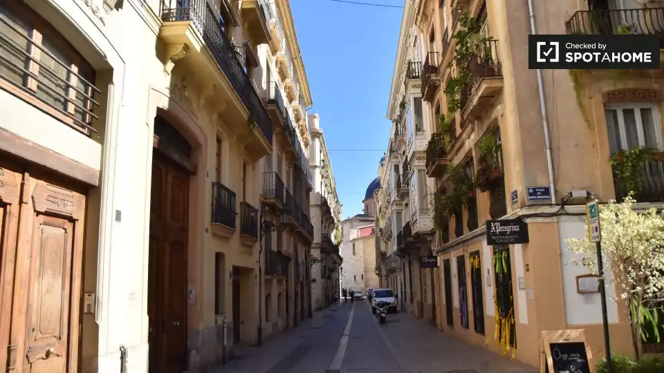 Piso con terraza en alquiler en Ciutat Vella, imagen 2