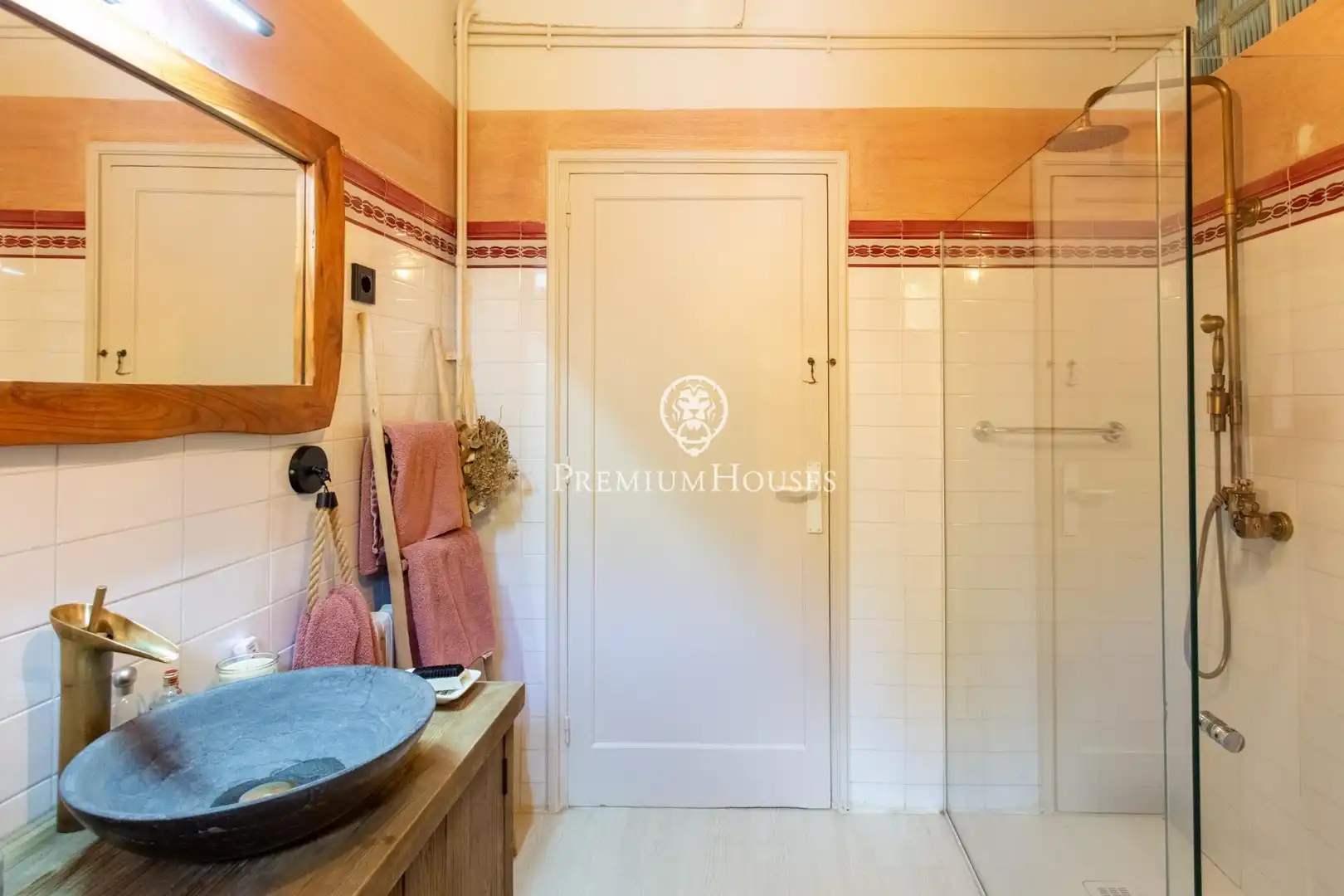 Baño de Finca rústica en venta en Arenys de Munt con Aire acondicionado, Calefacción y Jardín privado