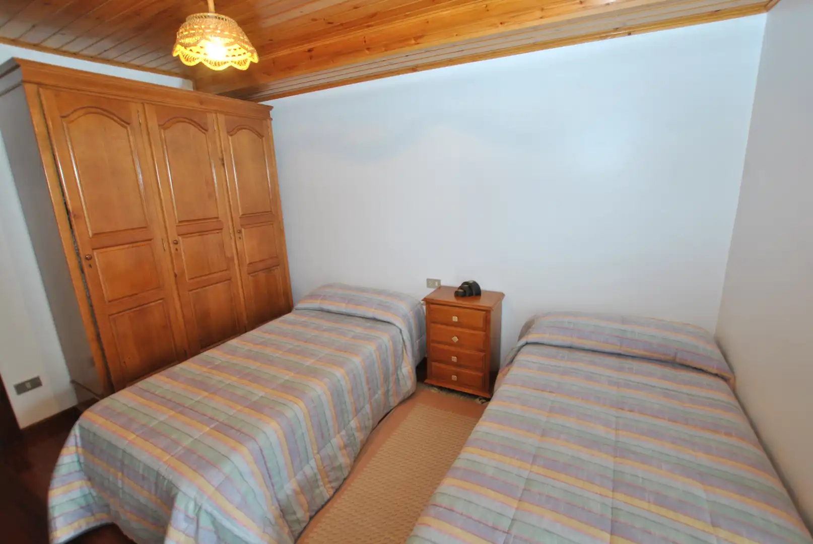 Habitación de Casa adosada en venta en A Arnoia con Terraza, Trastero y Horno