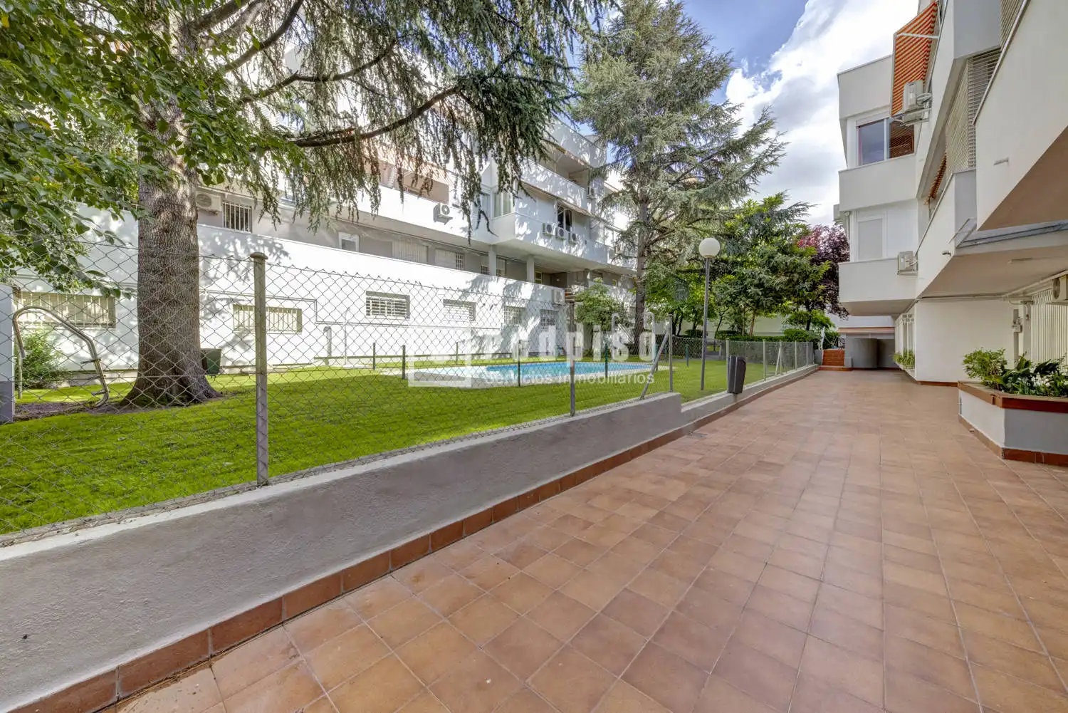 Vista exterior de Pis en venda en Pozuelo de Alarcón amb Aire condicionat, Calefacció i Terrassa