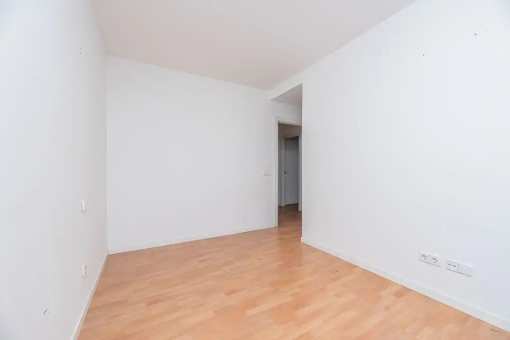 Flat for sale in C/ Plaza de la Estación - Res , Jardín de los Reyes - Parque Real
