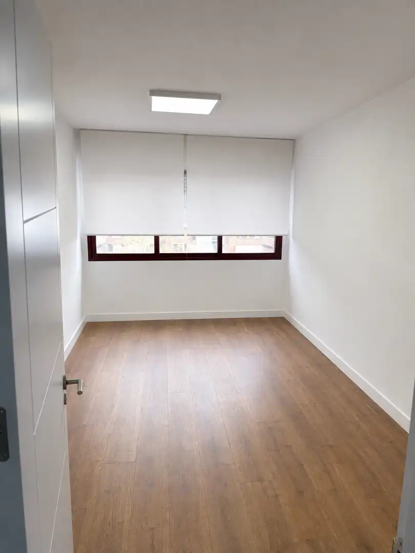 Office for rent in Calle Guzmán el Bueno, Campo de la Juventud