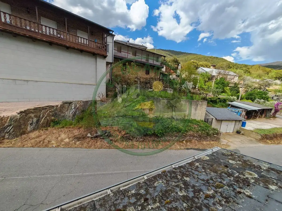 Detached homes for sale in Puente de Domingo Flórez