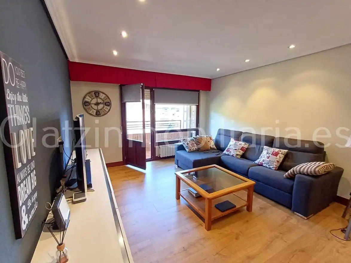 Wohnzimmer von Wohnung zum Verkauf in Zalla  mit Heizung, Terrasse und Abstellraum