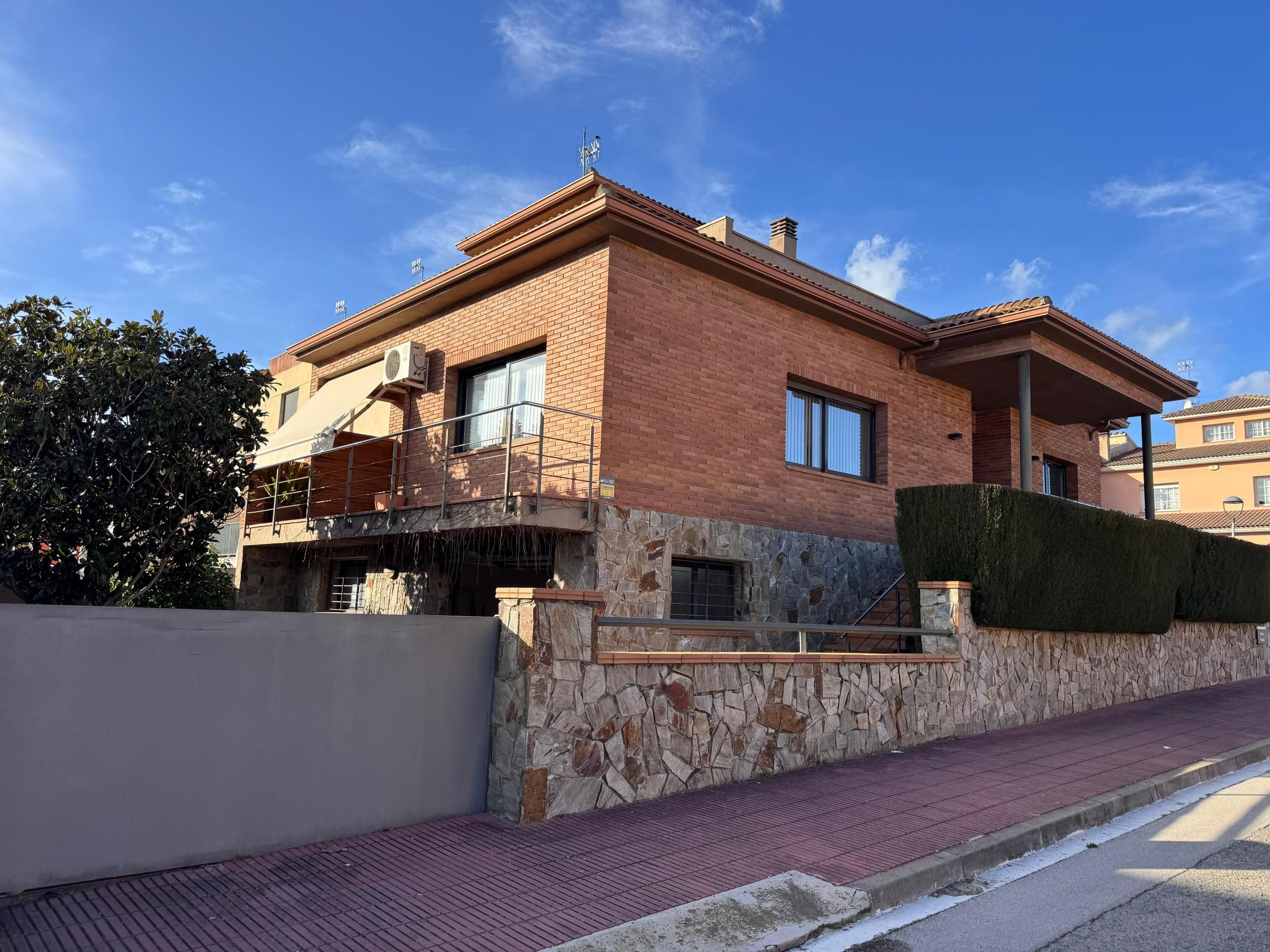 Vista exterior de Casa adosada en venda en Santa Maria de Palautordera