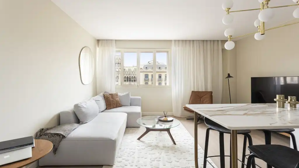 Sala d'estar de Apartament en venda en Barcelona amb Aire condicionat i Moblat