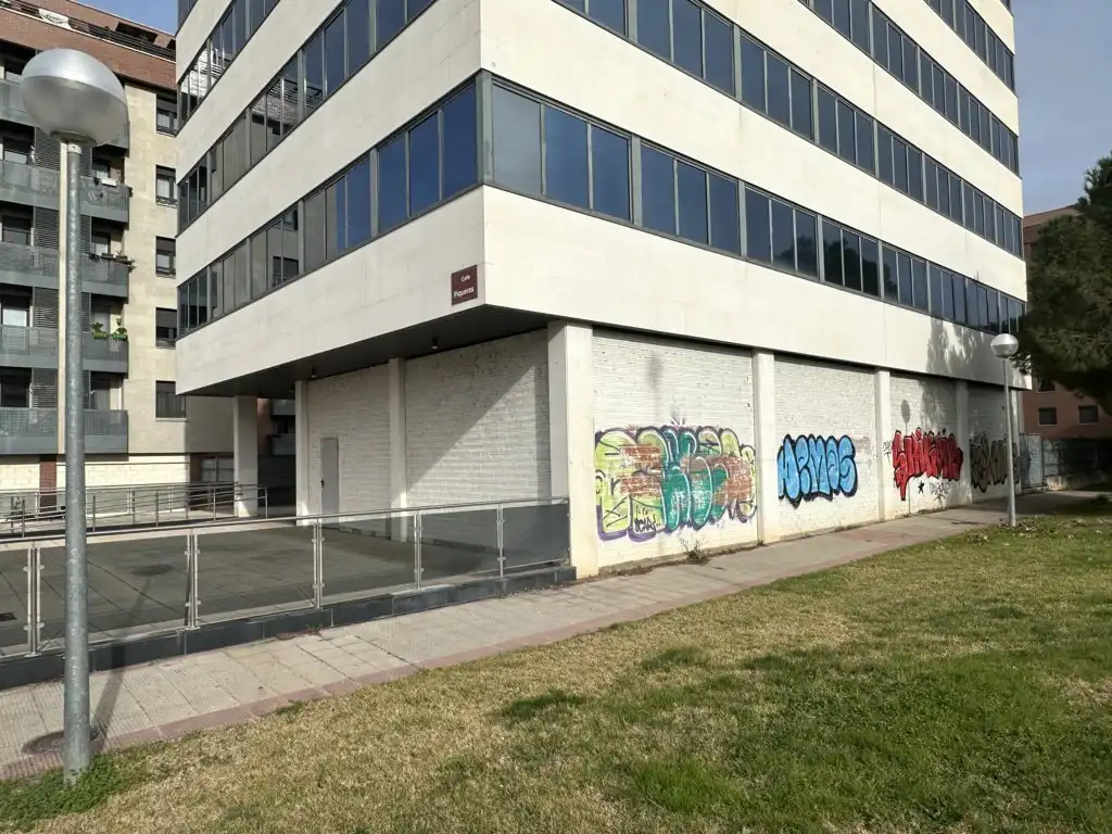Außenansicht von Geschaftsraum zur Miete in  Logroño