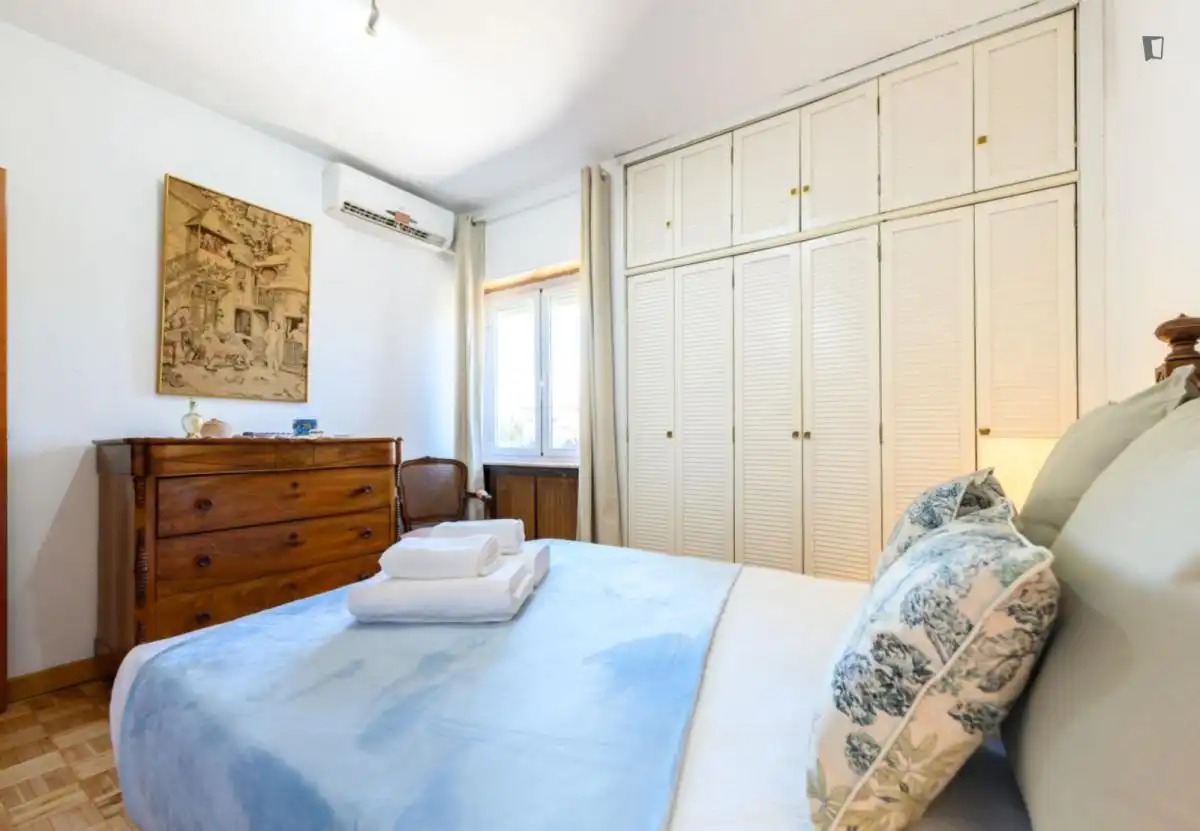Dormitori de Apartament de lloguer en Madrid amb Aire condicionat, Moblat i Forn