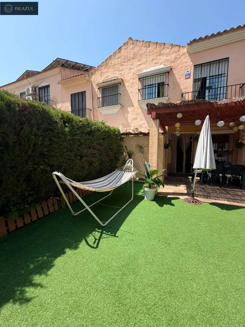 Garten von Einfamilien-Reihenhaus zum Verkauf in Islantilla mit Privatgarten, Terrasse und Abstellraum