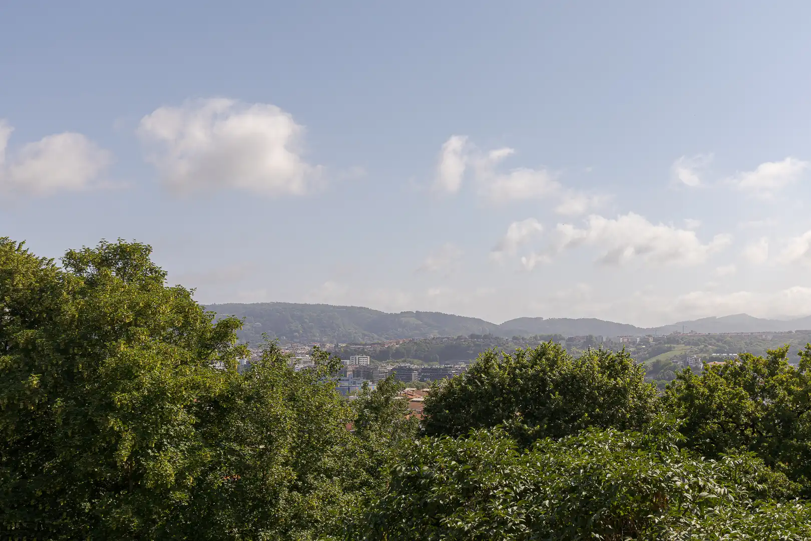 Vista exterior de Dúplex en venda en Donostia - San Sebastián  amb Calefacció, Jardí privat i Parquet