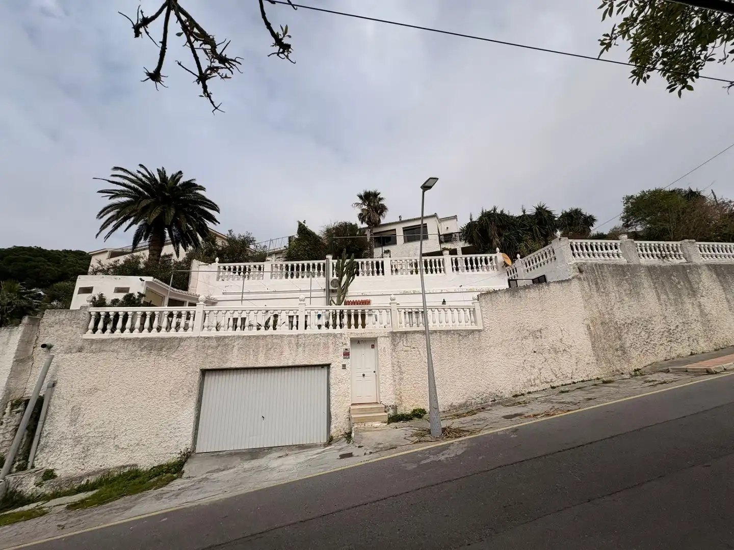 Vista exterior de Casa o xalet en venda en  Ceuta Capital amb Aire condicionat, Calefacció i Jardí privat
