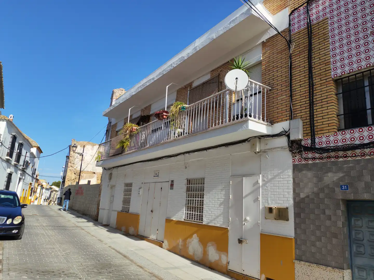 Außenansicht von Gebäude zum Verkauf in Utrera
