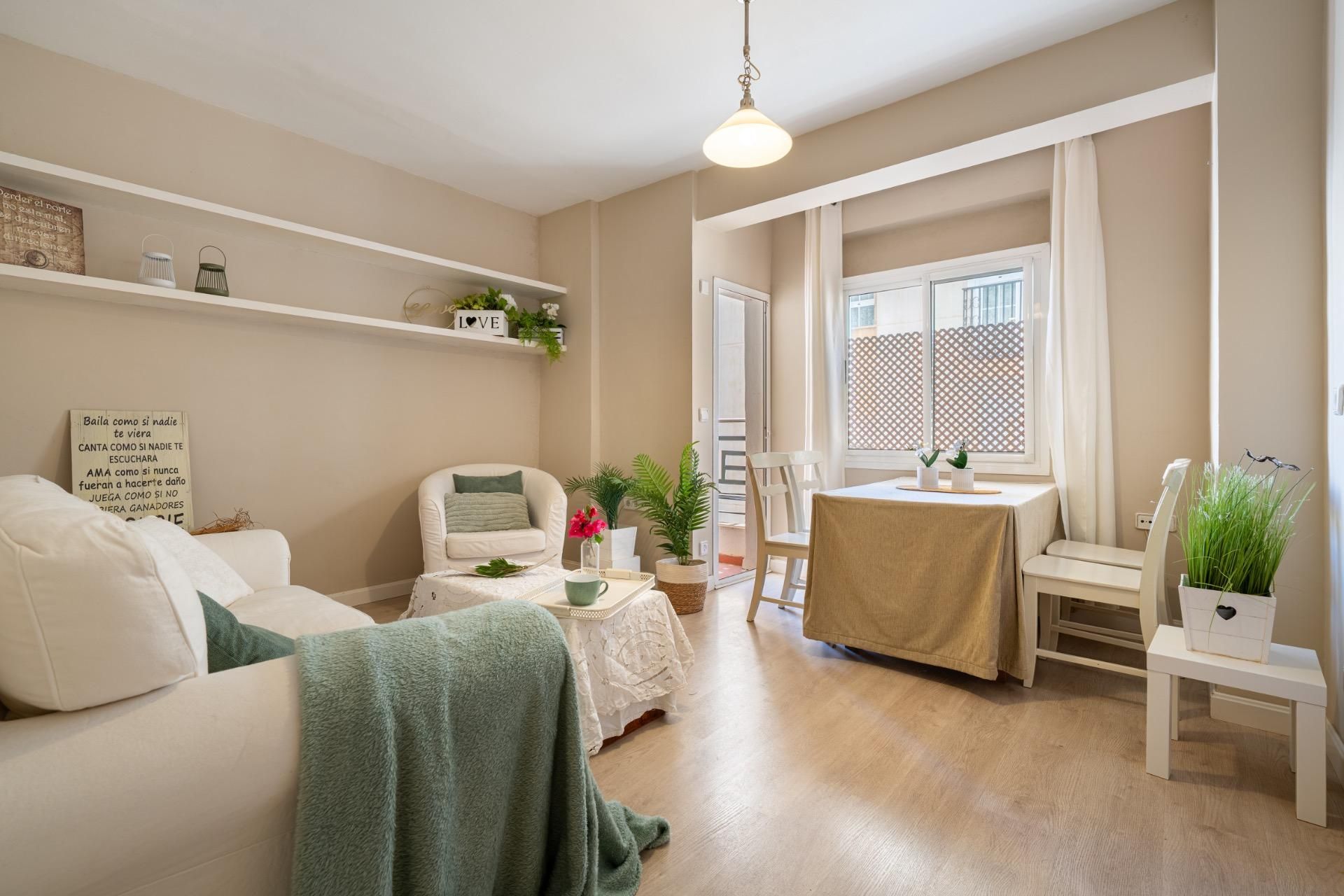 Sala de estar de Piso en venta en  Almería Capital con Terraza