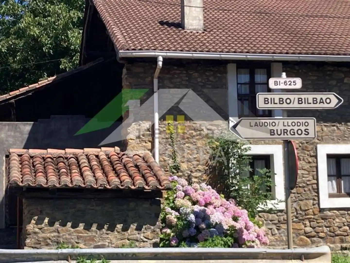 Vista exterior de Finca rústica en venda en Amoroto amb Jardí privat, Moblat i Balcó