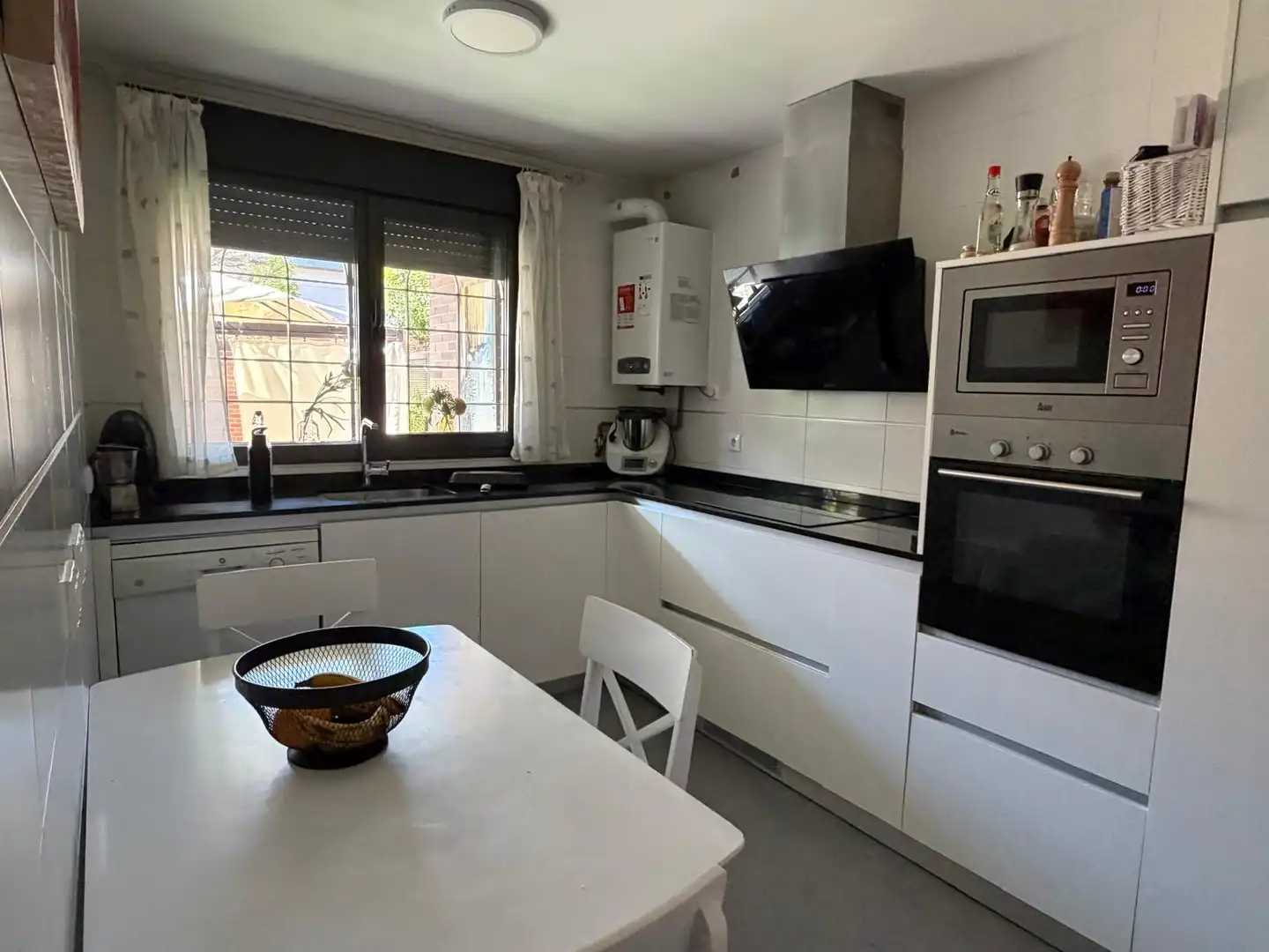 Cocina de Casa o chalet en venta en Meco con Aire acondicionado, Calefacción y Jardín privado