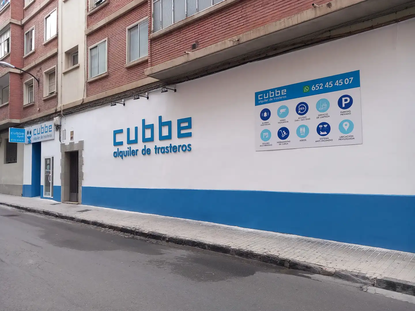 Exterior view of Storage room for rent in Zaragoza  with Alarm