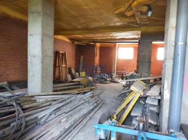 Local comercial en venda a San Mamés - La Palomera