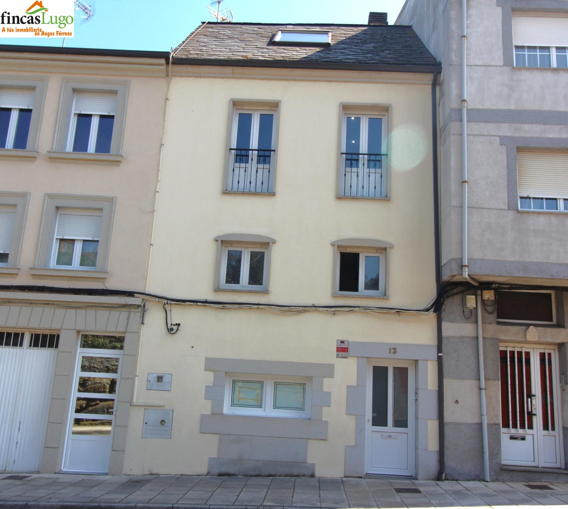 Vista exterior de Casa o xalet en venda en Lugo Capital amb Calefacció i Jardí privat