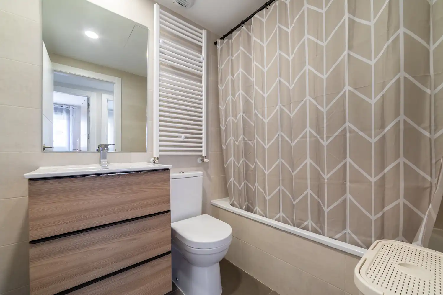 Bathroom of Flat for sale in Tres Cantos  with Air Conditioner, Heating and Private garden