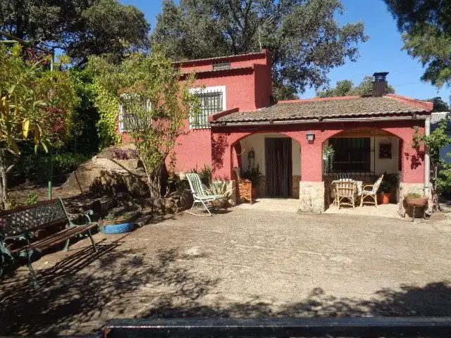 Vista exterior de Casa o xalet en venda en Cervera de los Montes amb Jardí privat, Traster i Piscina