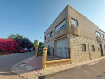 Casa con balcone in vendita a Adra