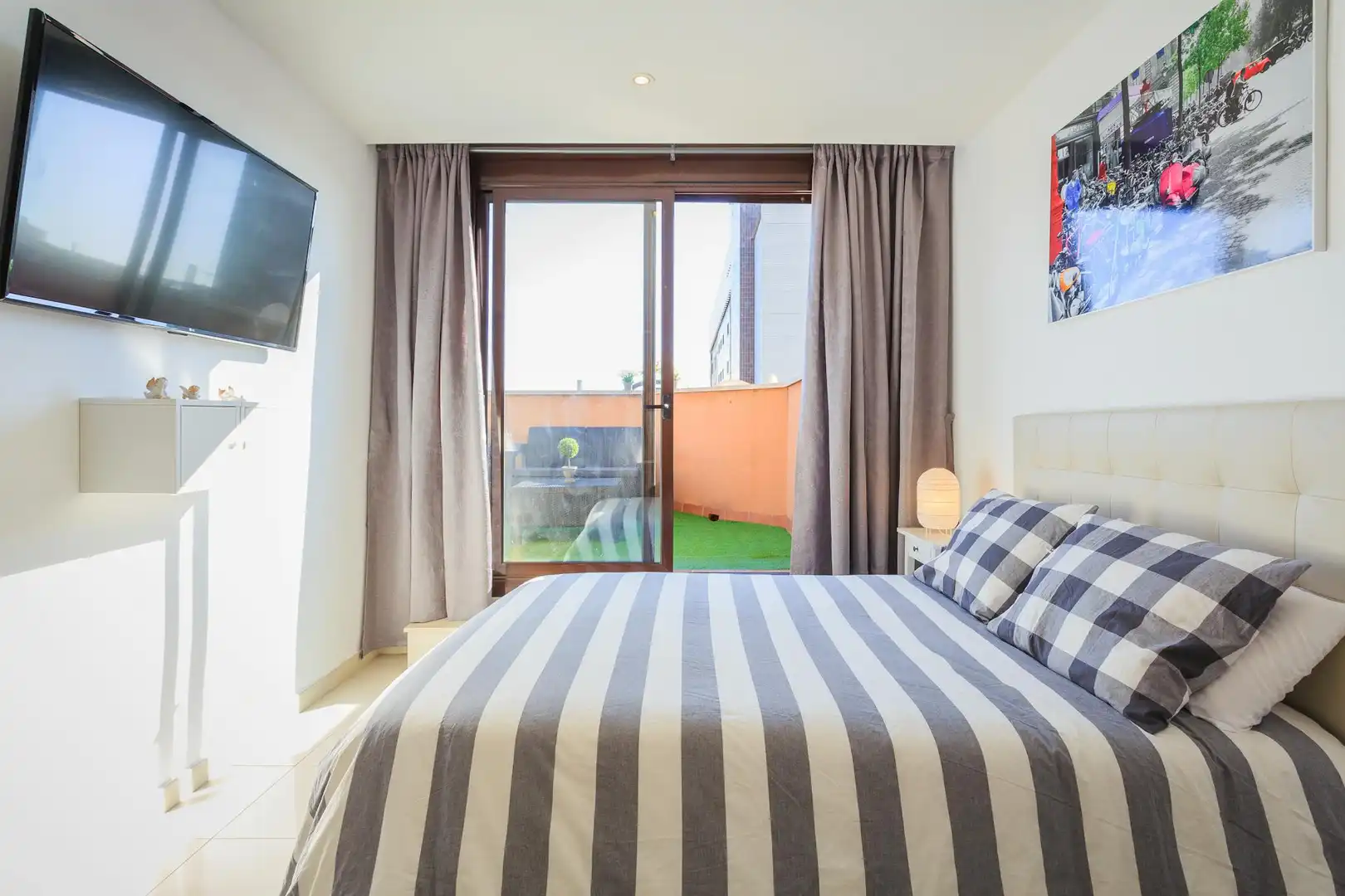 Schlafzimmer von Wohnung zur Miete in Barcelona mit Heizung, Möbliert und Fernseher