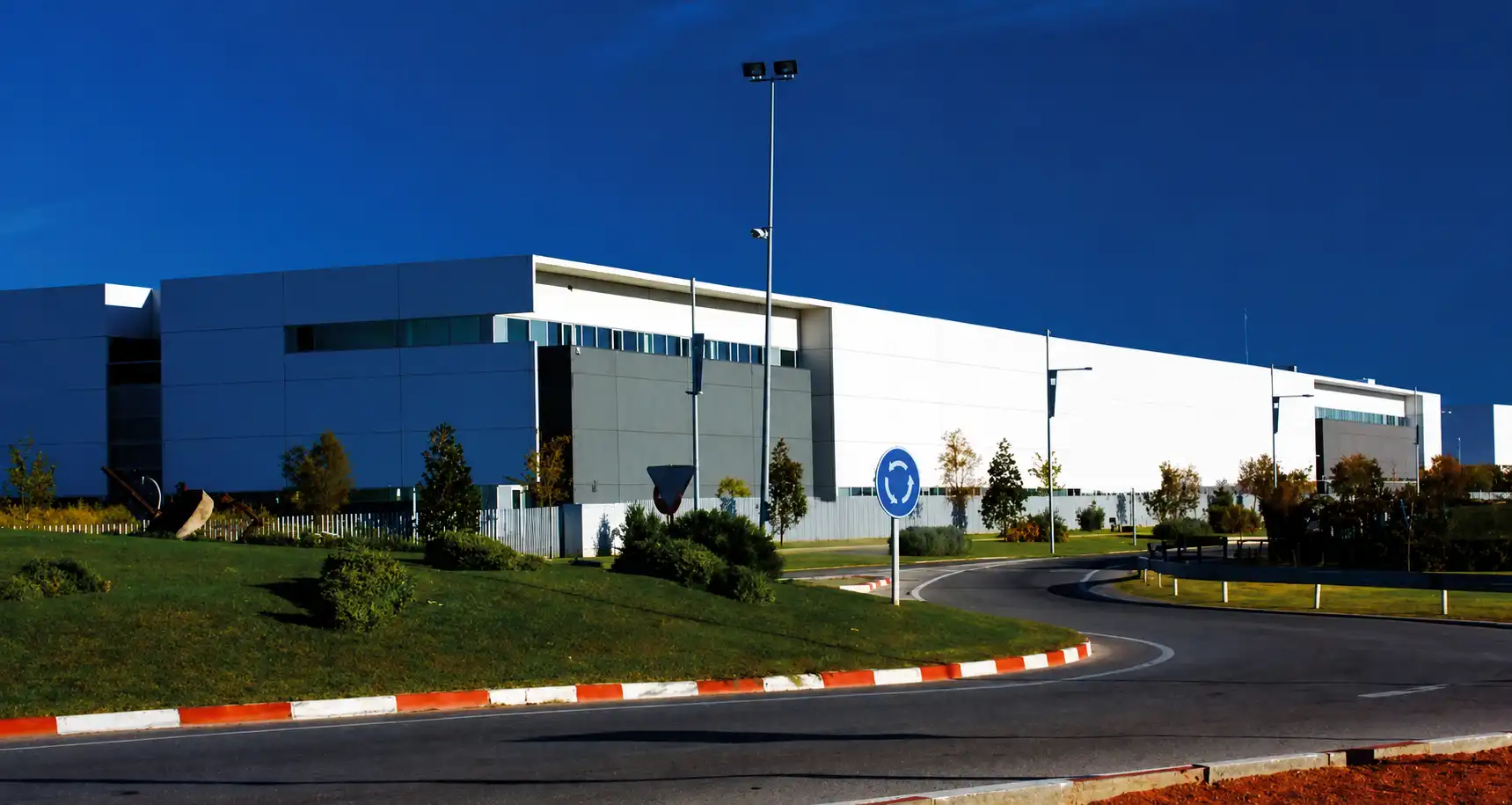 Vista exterior de Nave industrial de alquiler en Gavà con Calefacción y Alarma