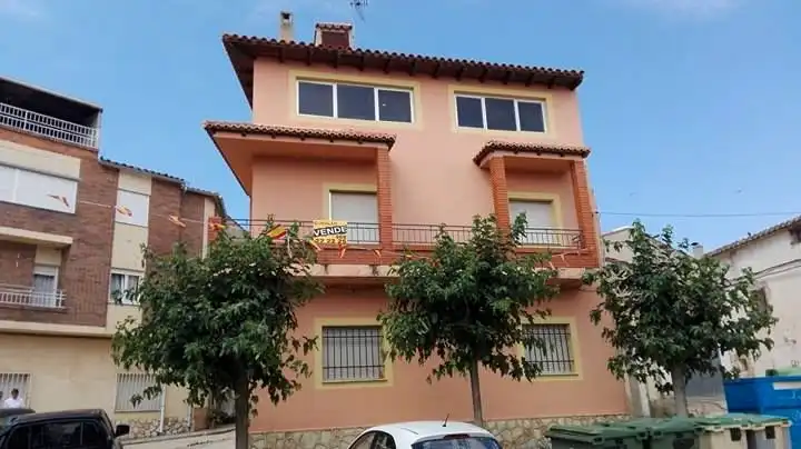 Vista exterior de Casa o xalet en venda en Talayuelas amb Terrassa i Balcó
