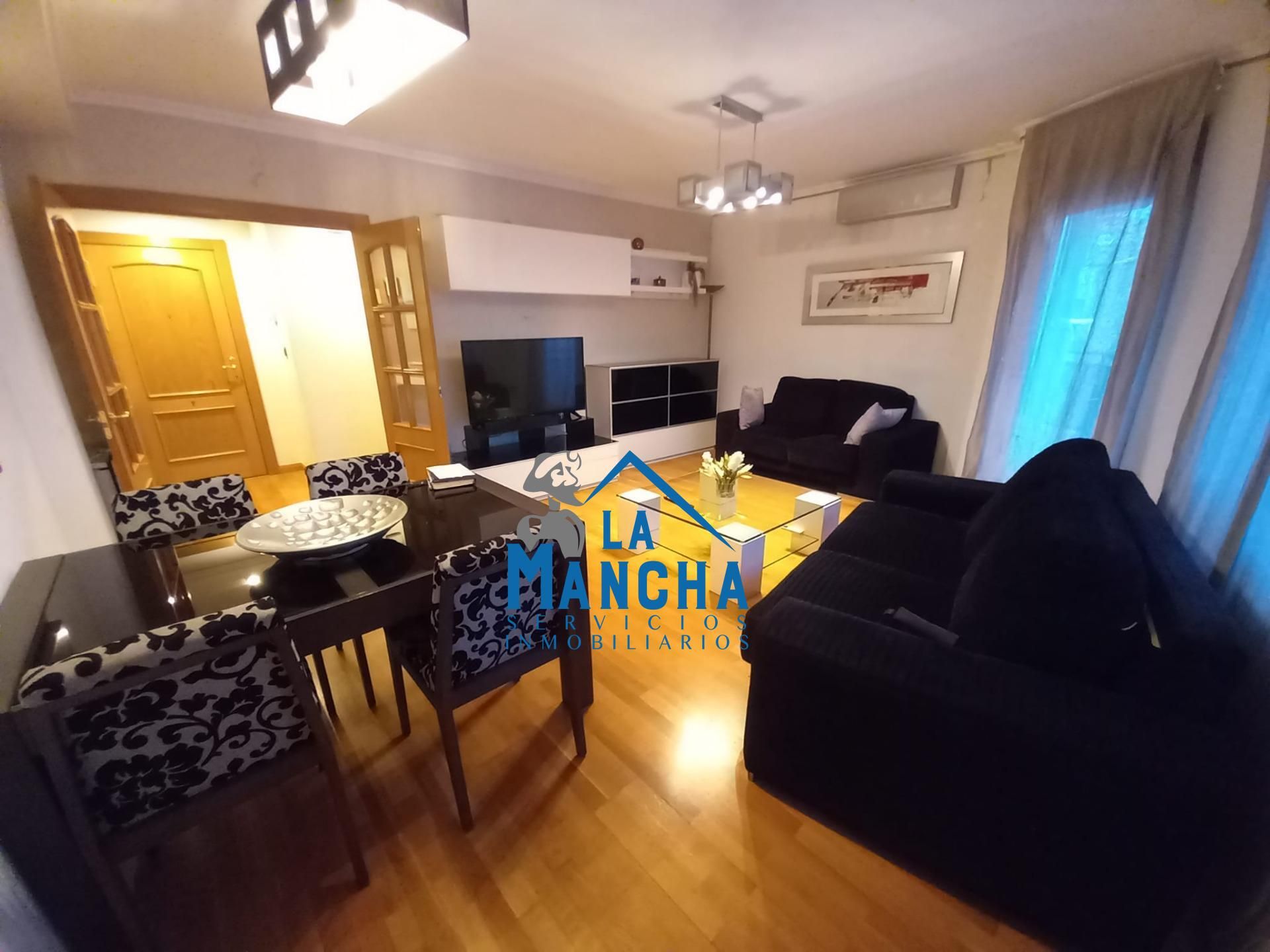 Sala d'estar de Pis de lloguer en  Albacete Capital amb Balcó