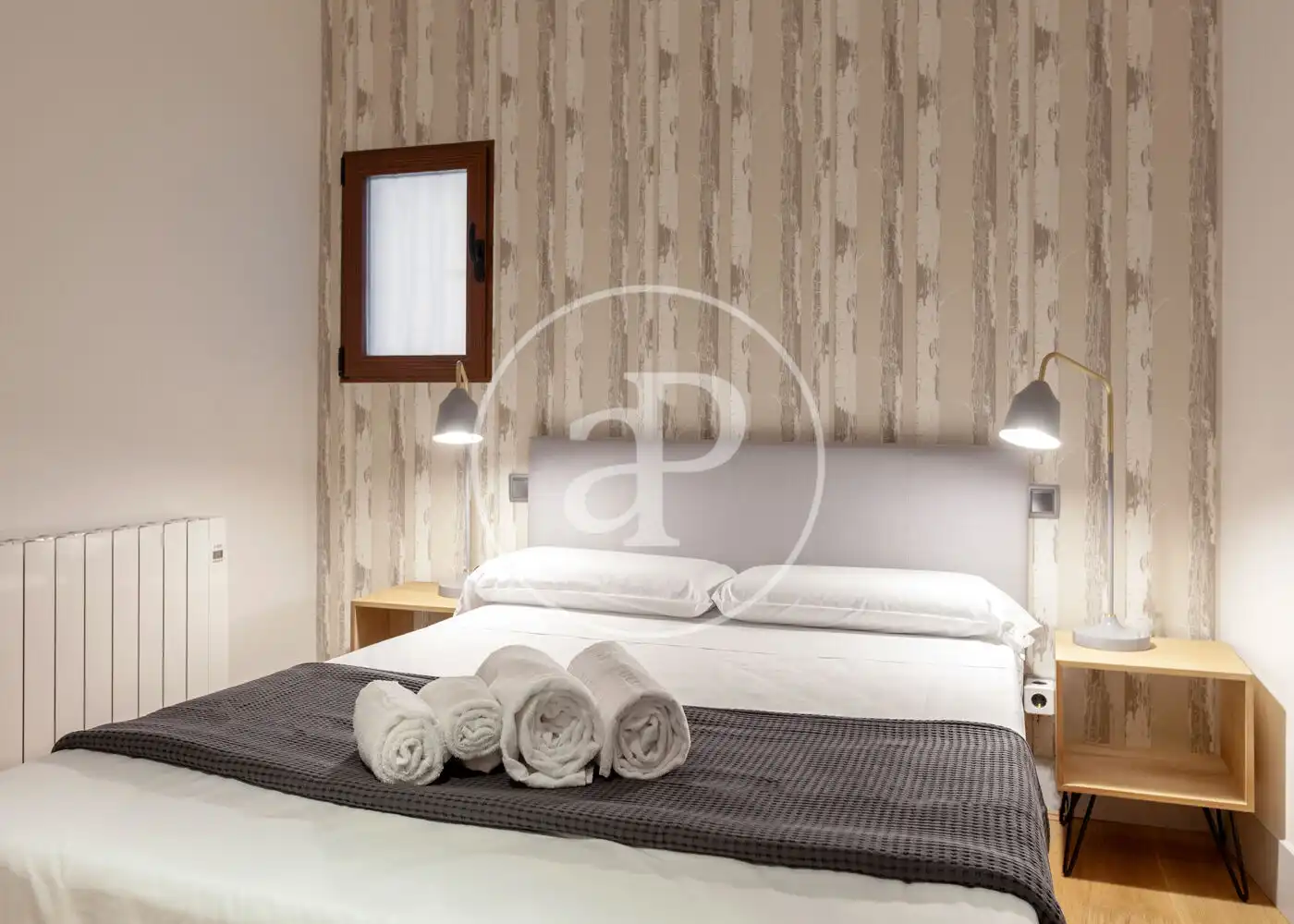 Flat for rent in Calle de Sta. María, Cortes - Huertas